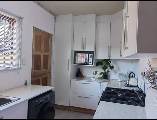 2 BEDROOM HOUSE FOR SALE IN KWANDENGEZI